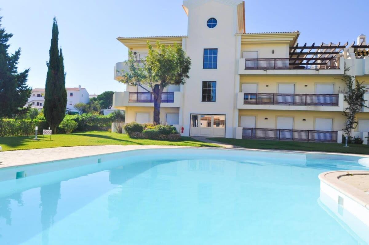 Branco - Near The Beach Holiday home Albufeira