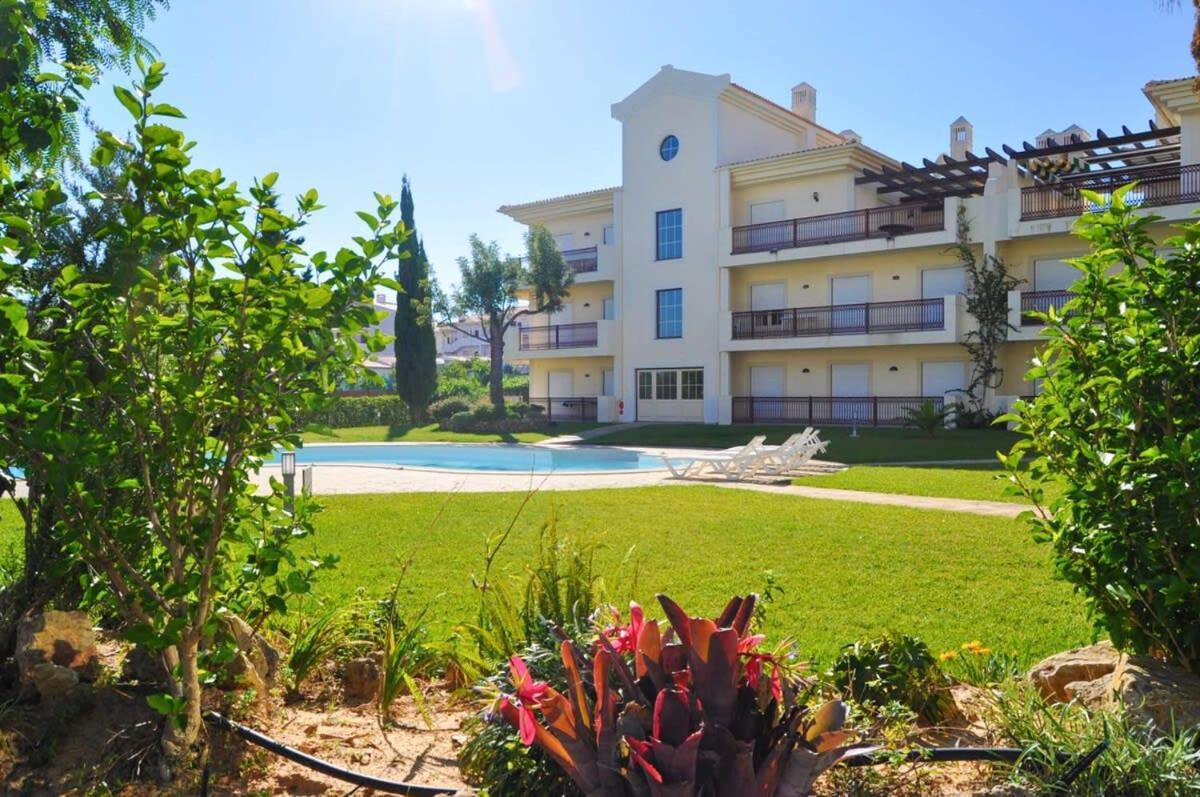 Branco - Near The Beach Holiday home Albufeira