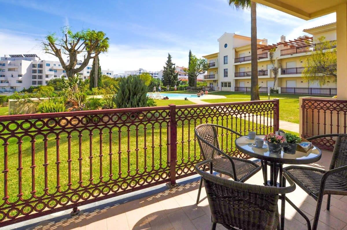 Branco - Near The Beach Albufeira
